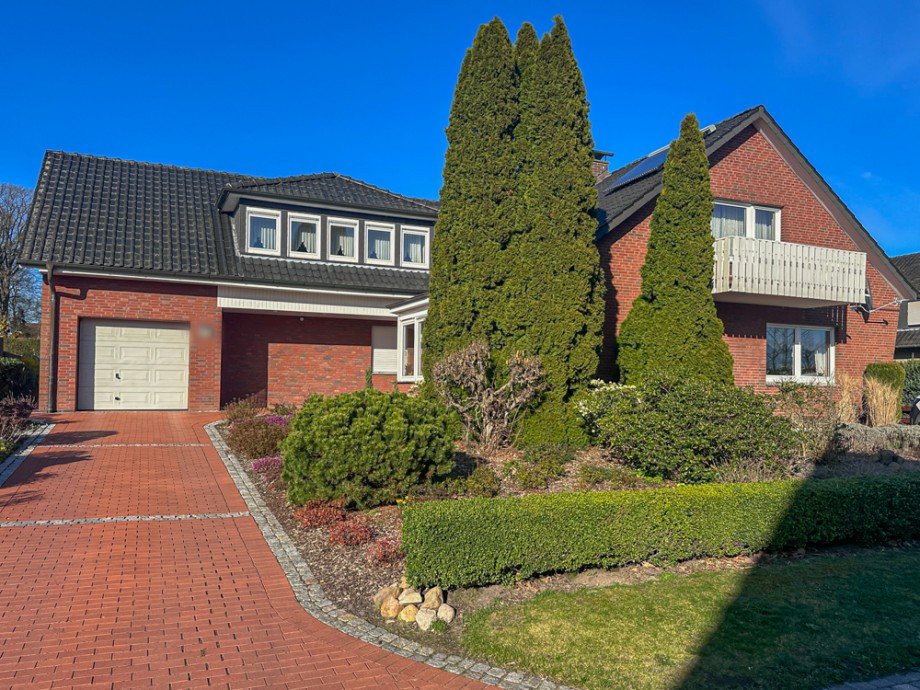 Einfahrt mit Garage Einfamilienhaus Sulingen