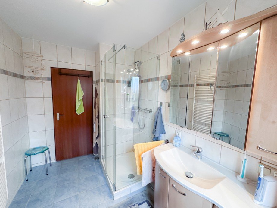 Badezimmer OG Einfamilienhaus Schwaf�rden