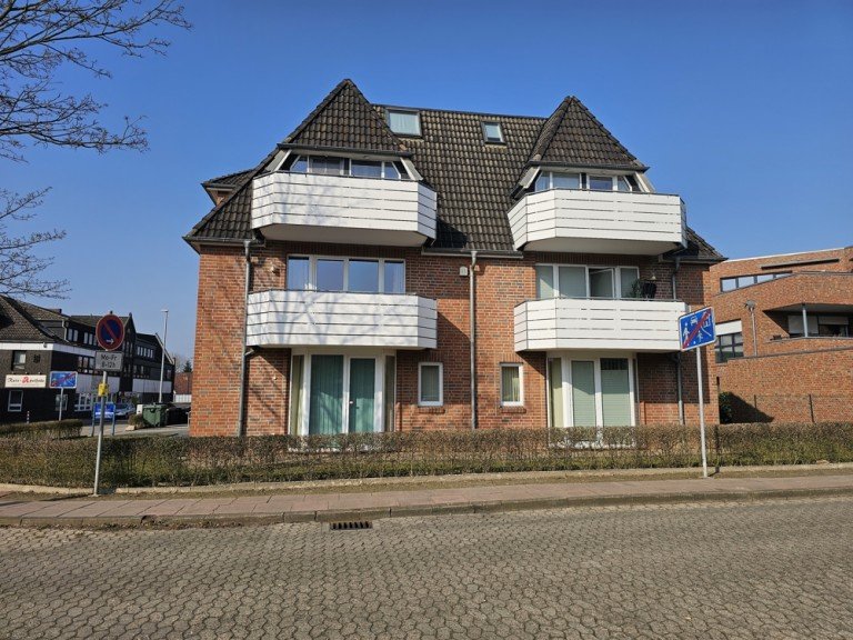Au�en S�dansicht Syke Dachgeschosswohnung Eigentumswohnung mit 3 Zimmern und Carport in Syke zu verkaufen!