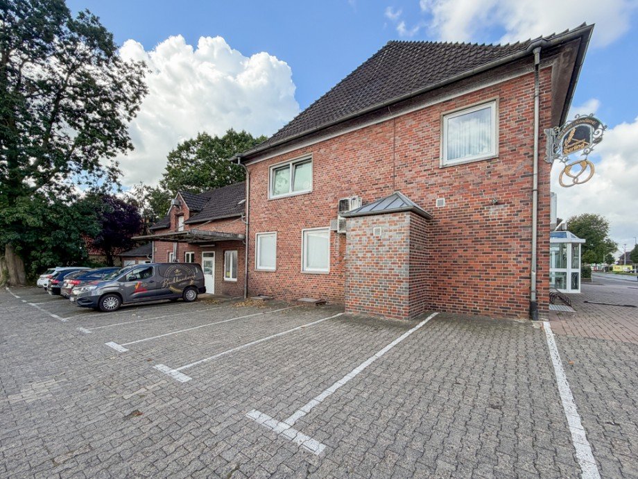 Au�enansicht Parkpl�tze Haus Sulingen