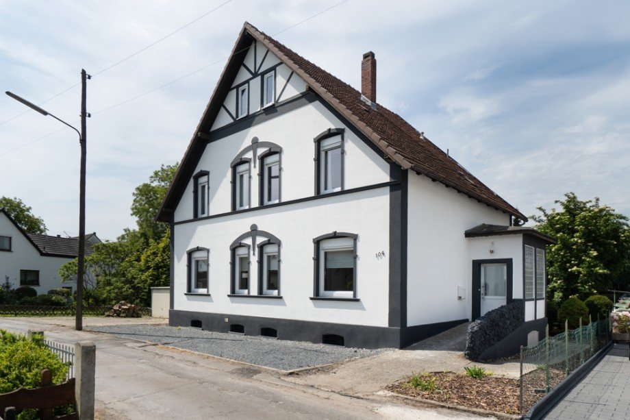 01 Au�en (2) Zweifamilienhaus L�hne / Gohfeld