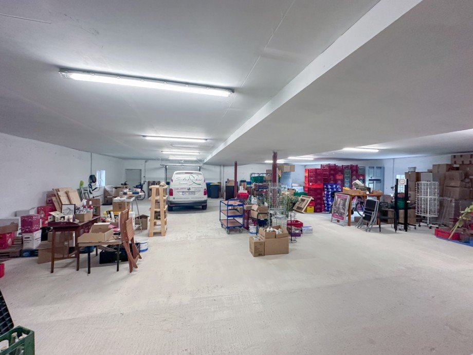 Lagerhalle mit Tor Zweifamilienhaus Sulingen