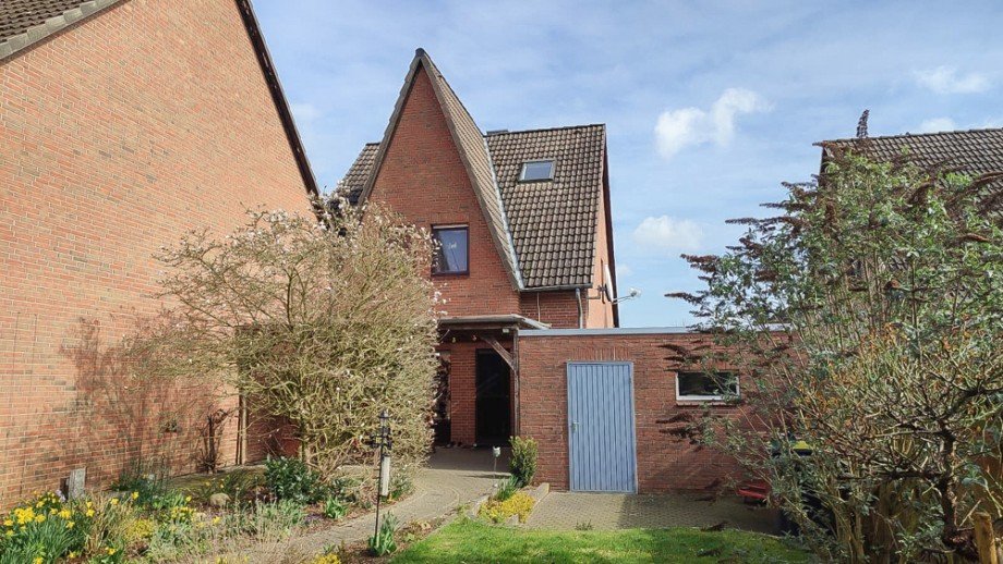 R�ckansicht Einfamilienhaus Schwaf�rden