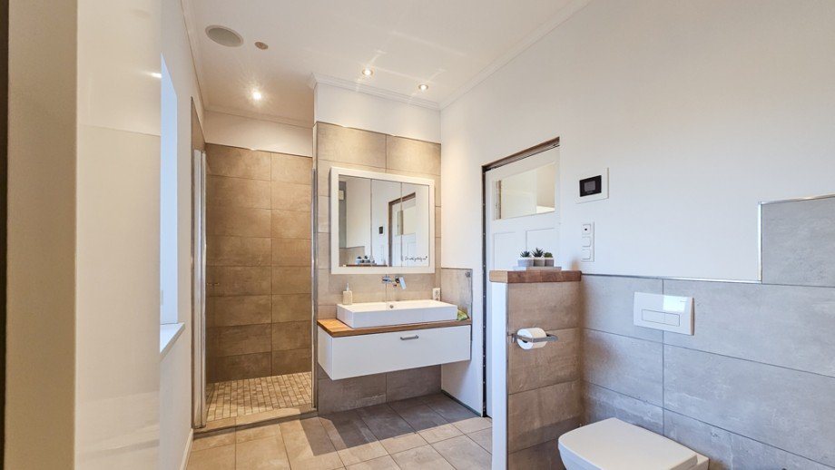 Bad OG Halle / Lager / Produktion Wagenfeld