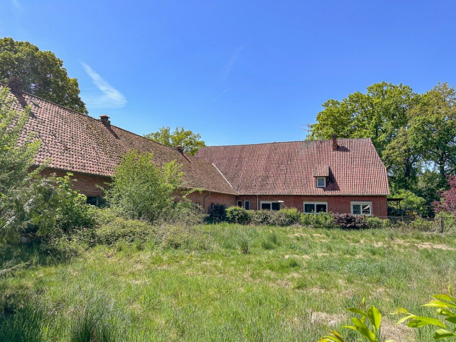 Seitenansicht Wohnhaus und Stall Resthof Borstel / Schamwege