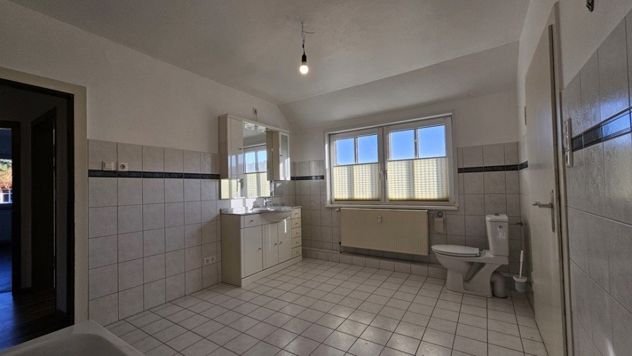 Bad 2 (3) Dachgeschosswohnung Siedenburg