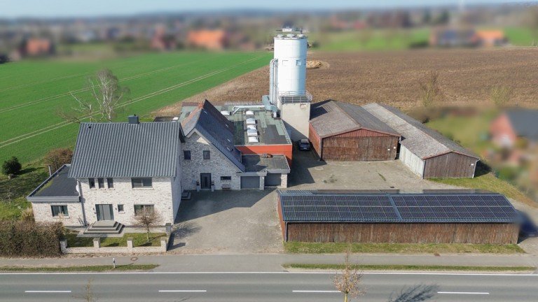  Wagenfeld Einfamilienhaus Gro�z�giges Haus nach KFW-40-Standart mit vielen Nebengeb�ude! Wohngeb�ude 2017 hochwertig saniert!