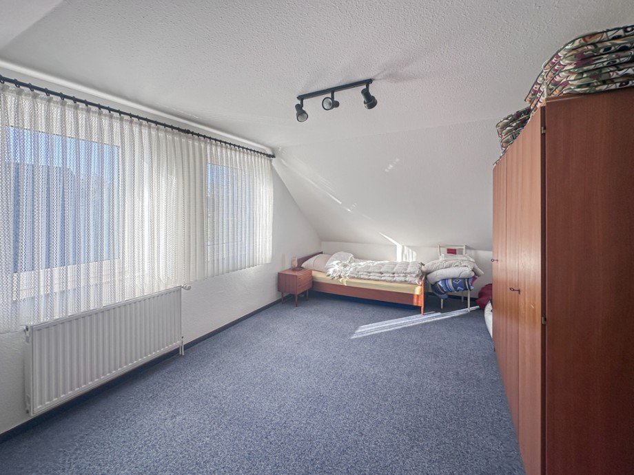 gr. Schlafzimmer OG Einfamilienhaus Sulingen