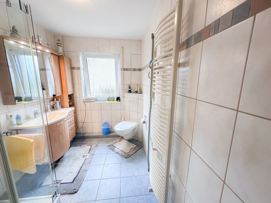 Badezimmer OG Einfamilienhaus Schwaf�rden