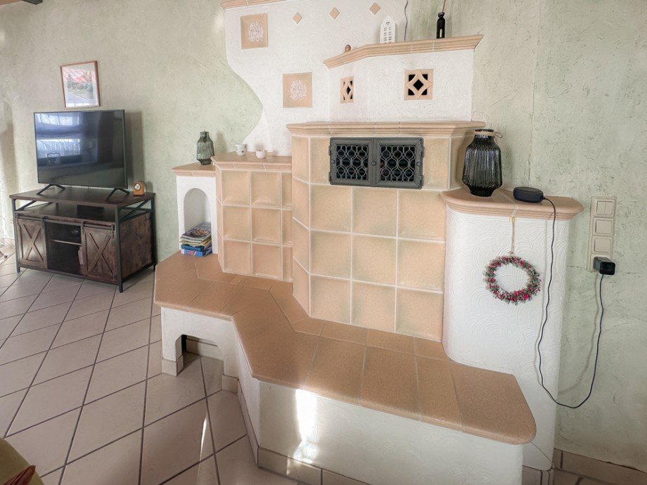 Kachelofen im Wohnbereich Zweifamilienhaus Sulingen