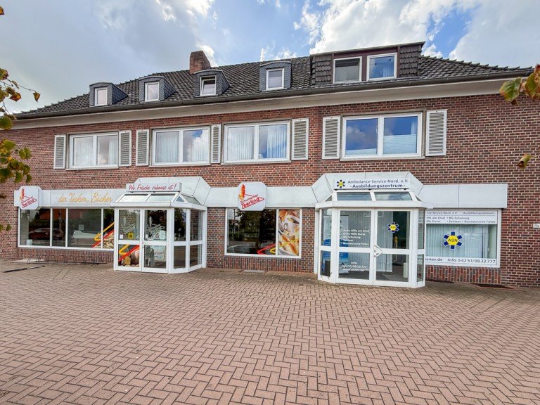 Au�enansicht Sulingen Haus Gro�z�giges Wohn- und Gesch�ftshaus mit Baugrundst�ck in zentraler Lage von Sulingen zu verkaufen!